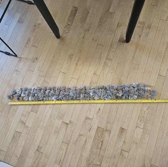 Rabbit Fur Ball Scarf - Picture 4 of 5